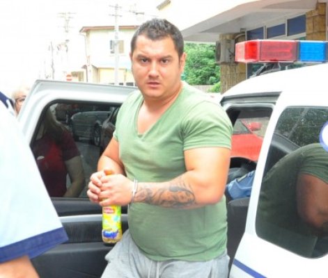 Individul care a condus beat şi fără permis, cât pe ce să plece acasă